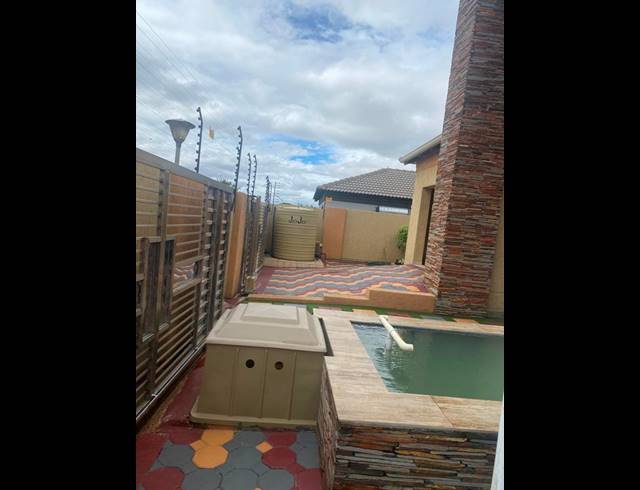 4 BEDROOM HOUSE FOR SALE IN AERORAND